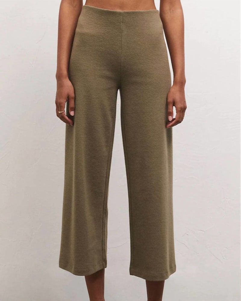 Front of a model wearing a size X-Large Delaney Brushed Rib Pant in Kelp in Kelp by Z Supply. | dia_product_style_image_id:339316